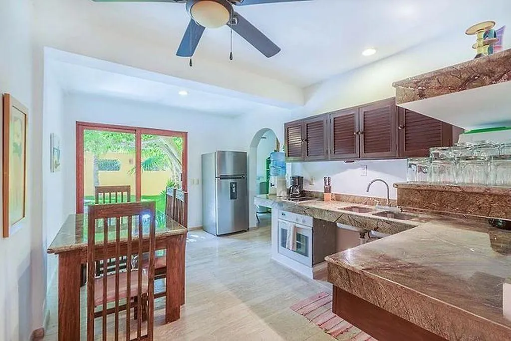 Contacts de Beautifully Decorated, Modern Villa! Located Close To Downtown Isla Mujeres!!!