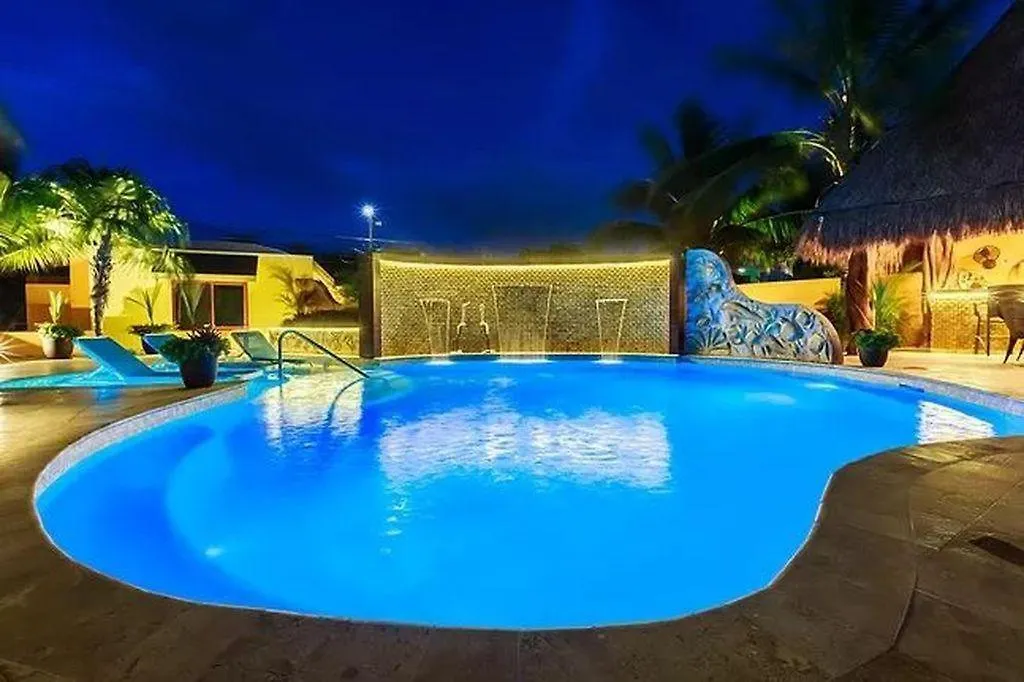 Beautifully Decorated, Modern Villa! Located Close To Downtown Isla Mujeres!!!